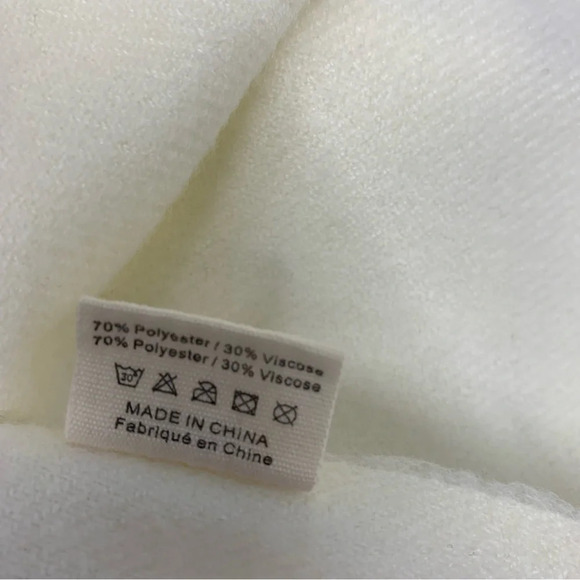 Pretty Persuasions Scarf Wrap Shaw  Cream Fringe Boho Soft‎  Cozy  28"X 72" - Picture 6 of 6